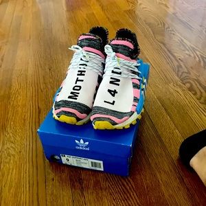 Human Race Adidas Mens size 9.5 Pharrell Williams Adidas sneakers